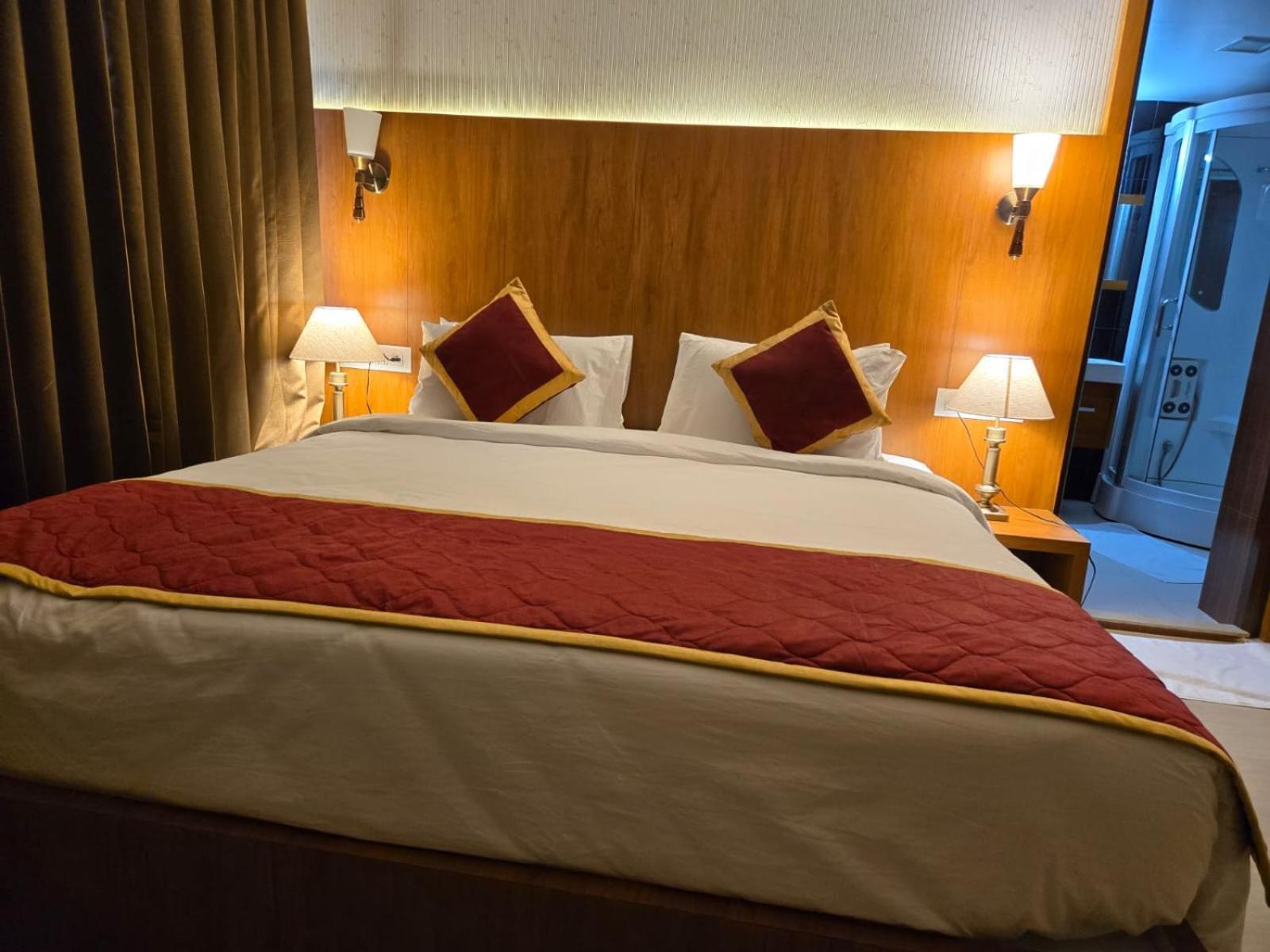 Hotel Badami Court ภายนอก รูปภาพ