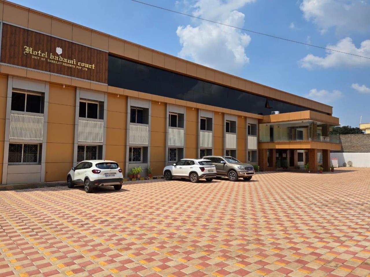 Hotel Badami Court ภายนอก รูปภาพ