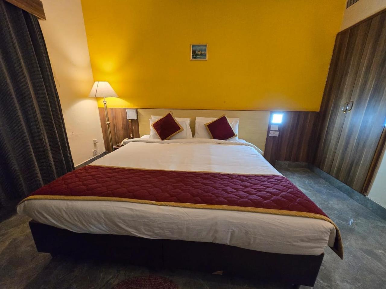 Hotel Badami Court ภายนอก รูปภาพ