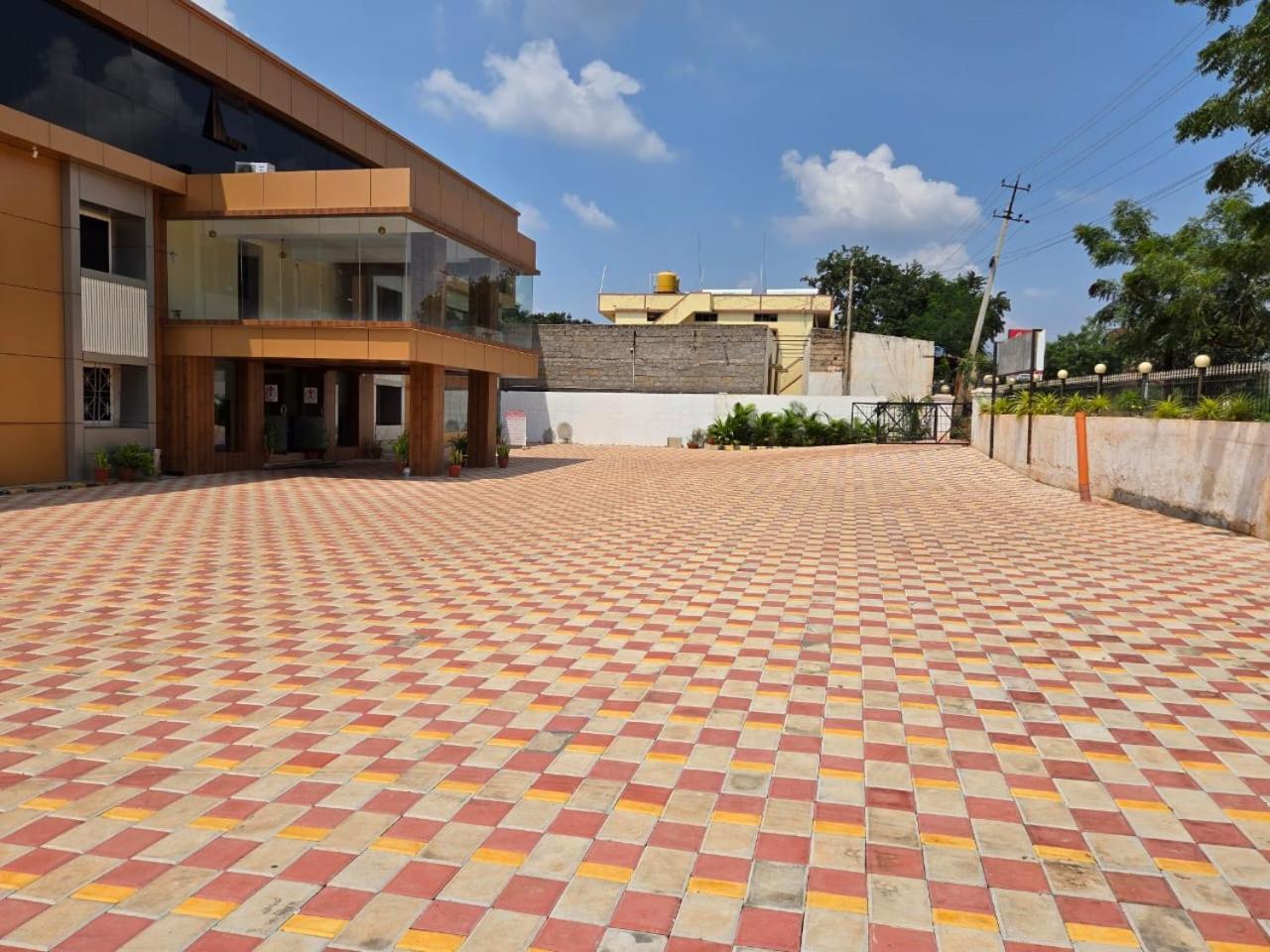 Hotel Badami Court ภายนอก รูปภาพ