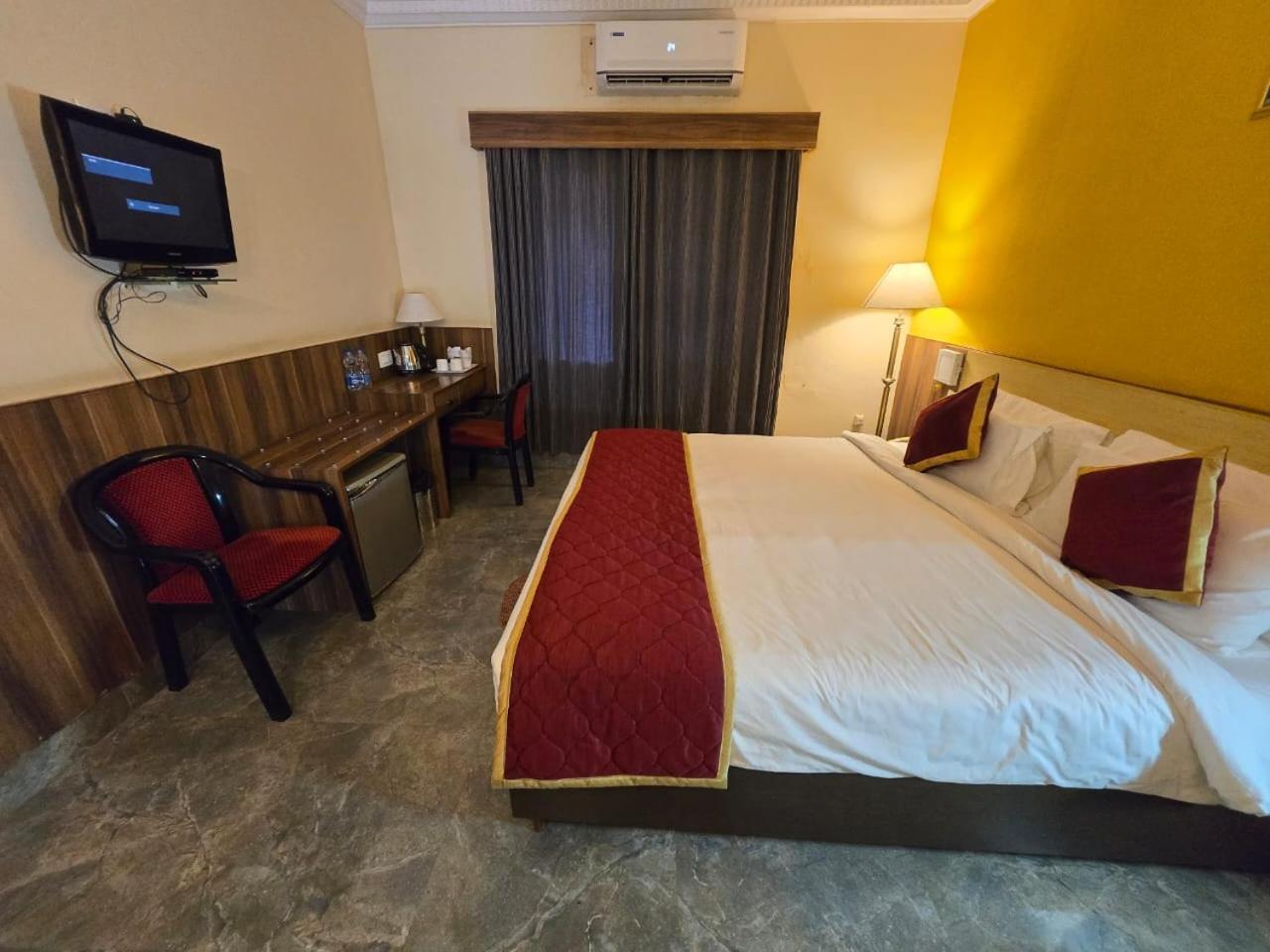 Hotel Badami Court ภายนอก รูปภาพ