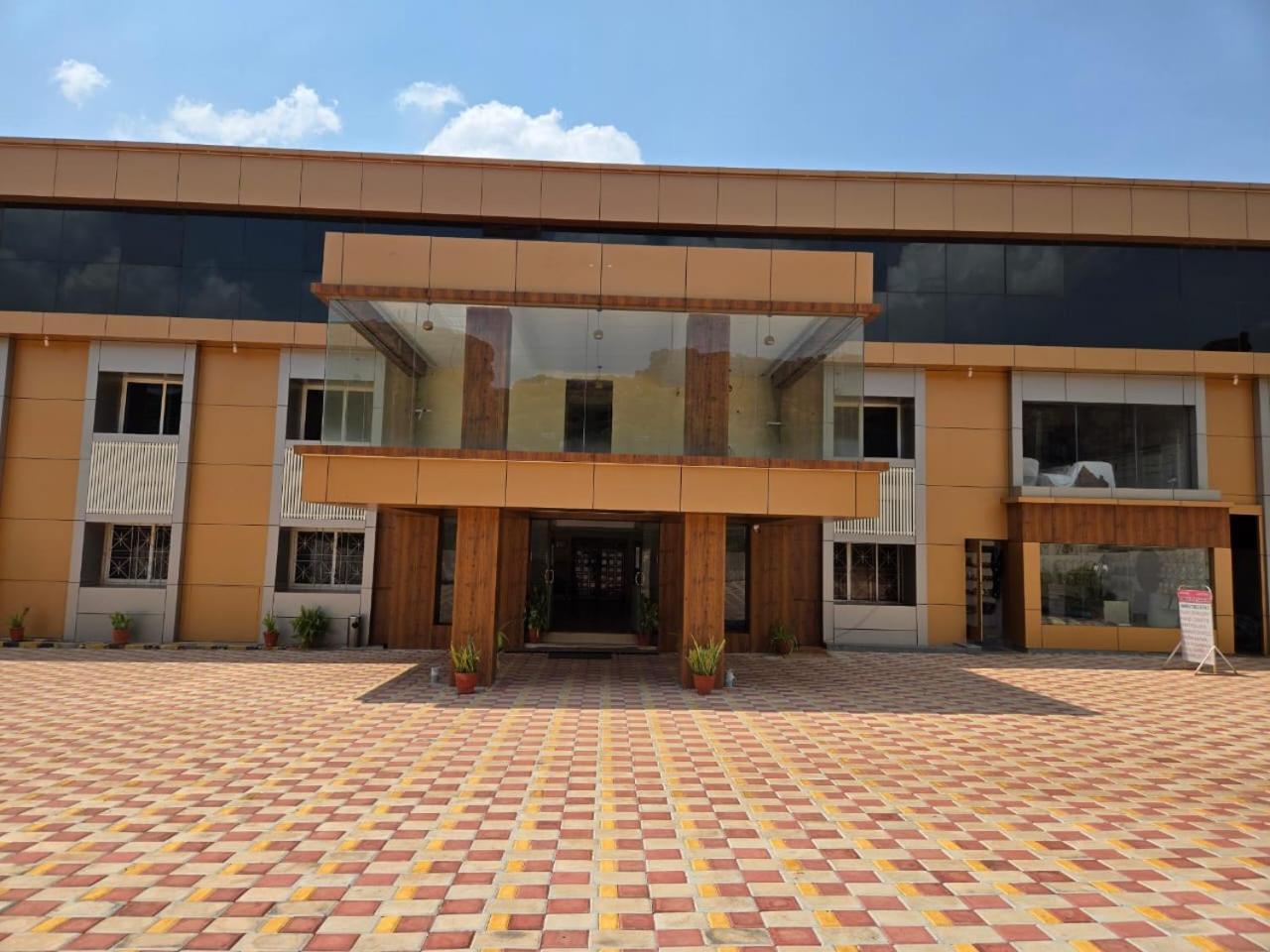 Hotel Badami Court ภายนอก รูปภาพ