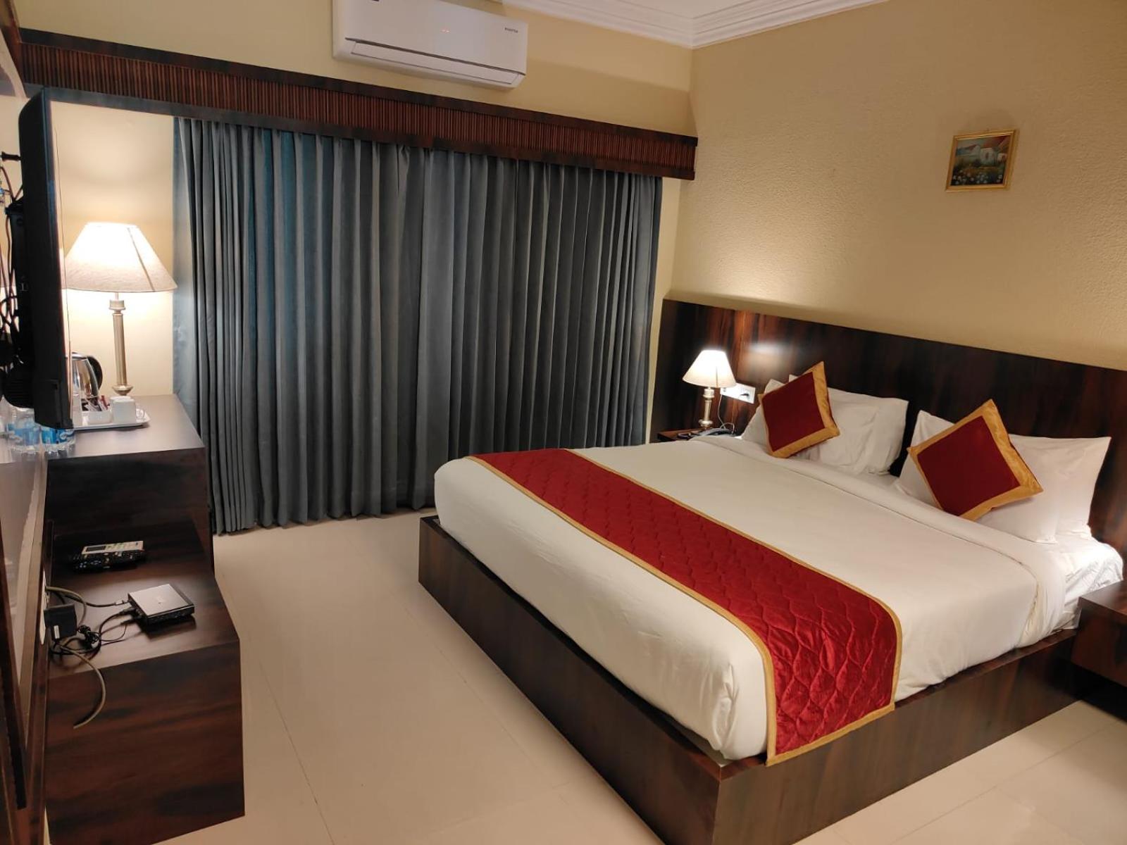 Hotel Badami Court ภายนอก รูปภาพ