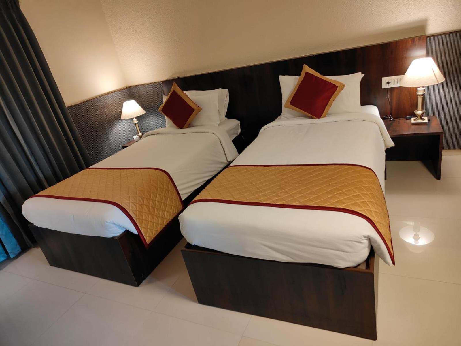 Hotel Badami Court ภายนอก รูปภาพ