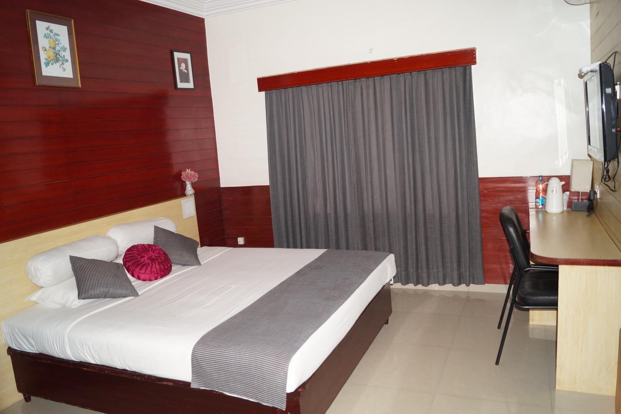 Hotel Badami Court ภายนอก รูปภาพ