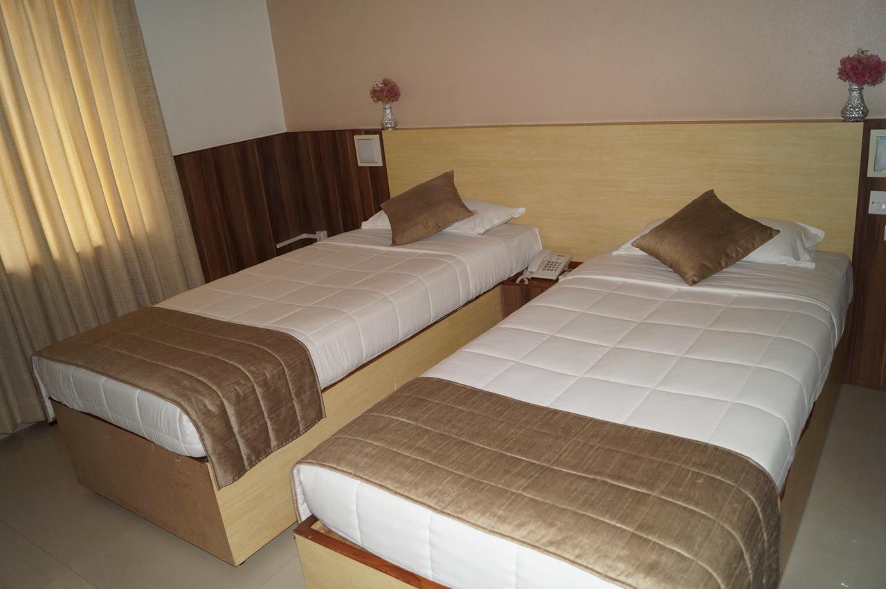 Hotel Badami Court ภายนอก รูปภาพ
