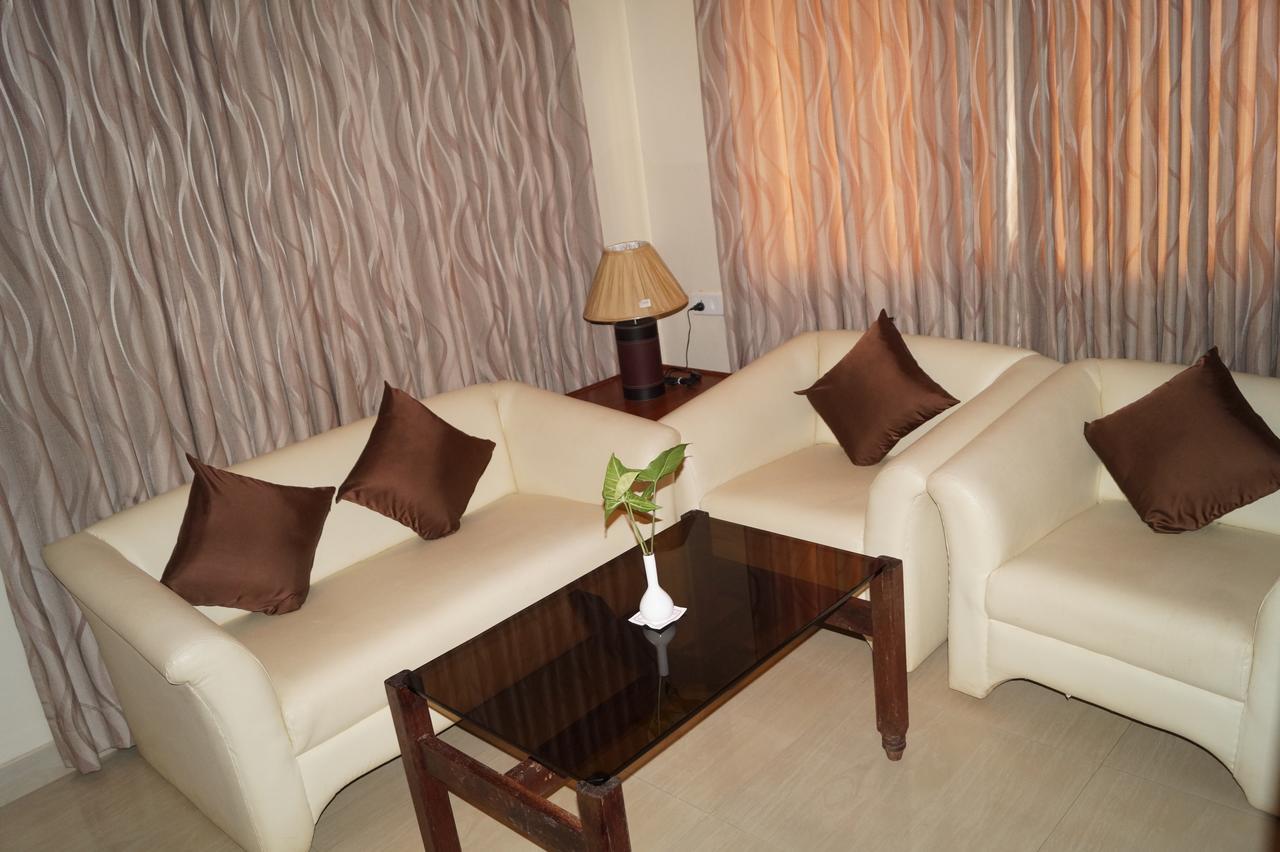 Hotel Badami Court ภายนอก รูปภาพ