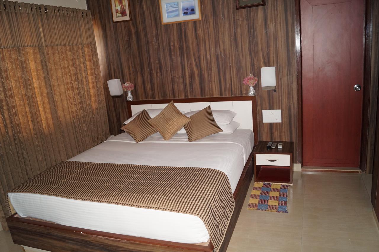 Hotel Badami Court ภายนอก รูปภาพ