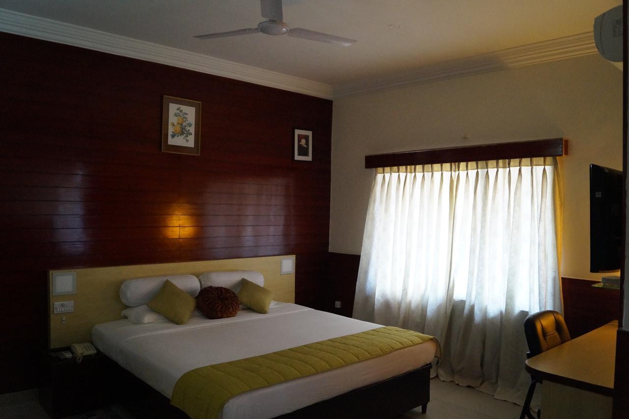 Hotel Badami Court ภายนอก รูปภาพ